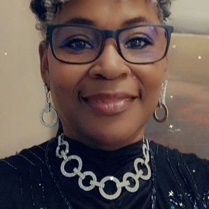 Meet your Posher, Debora